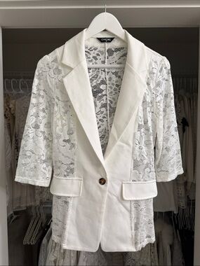 BREATHTAKING White Lace Blazer with Mock Pockets and Sheer Back MEDIUM